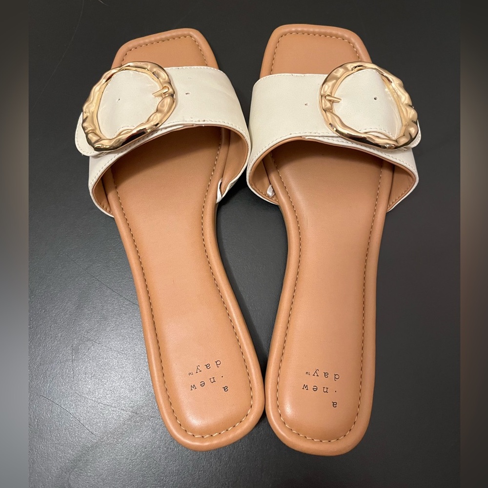 a new day Cream Bennie Sandals Size 11